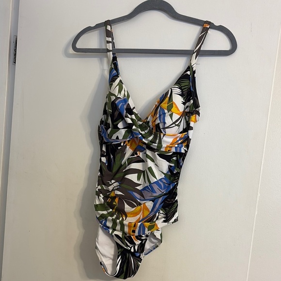 Calvin Klein one-piece tropic rainforest print bathing suit.  Size 8. - Picture 1 of 7